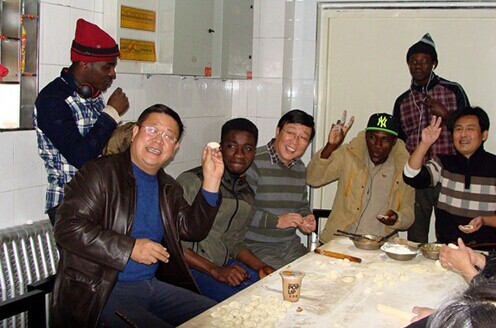 山西大学商务学院饮食服务中心邀外国留学生体